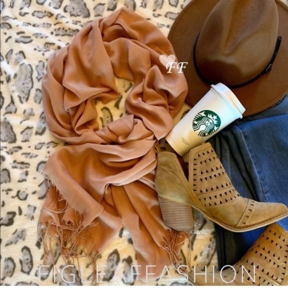 New Boutique Fringe Hem Bundling Scarf - Picture 2 of 3